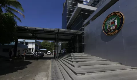 Exigen a presidenta de la Asamblea explicar compra  de autos lujosos
