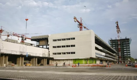 Oneroso contrato para construir nueva Facultad de Medicina