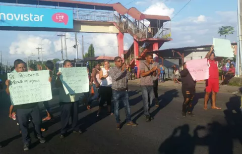 Colonenses protestan porque necesitan agua y mejores carreteras 