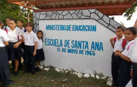 Paralizarán clases por problemas con un poste de alta tensión eléctrica