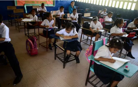 Panamá tiene un retraso de escolaridad de tres años