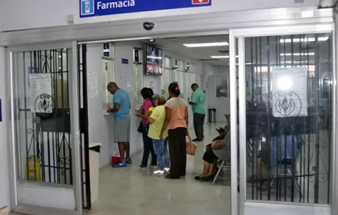 Hurtan la libreta de incapacidad y sello de un doctor en una policlínica