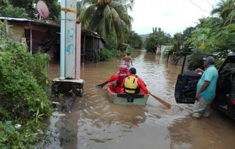 Dos muertos deja el mal tiempo en Panamá asociado con Nate