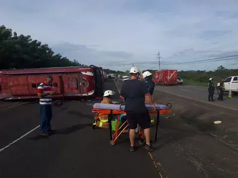 Aumentan a 10 los heridos por vuelco de bus en Penonomé 