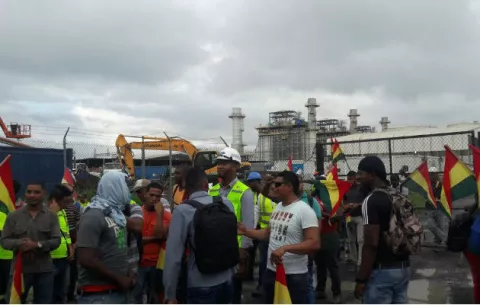 Trabajadores bloquean entrada a proyecto en Colón