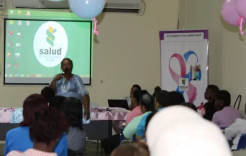 Testimonios de pacientes de cáncer y envían mensaje de prevención en Colón