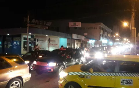 Panameños salen celebran en las calles en todo el país