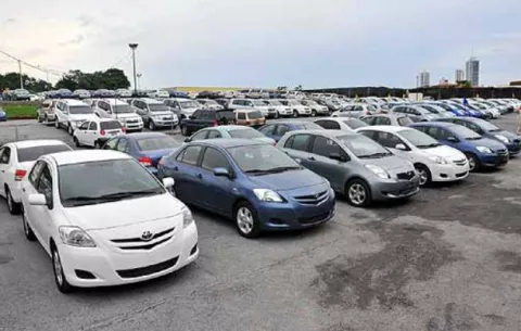 Limitarían importación de autos usados para disminuir la contaminación