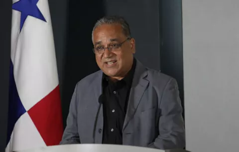 Luis Eduardo Camacho anuncia que apoyará a Riccardo Francollini