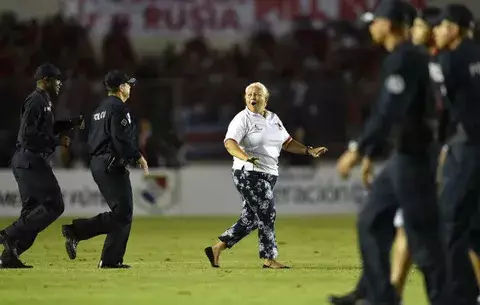 'La Fula', la mujer que evitó el segundo gol de Costa Rica