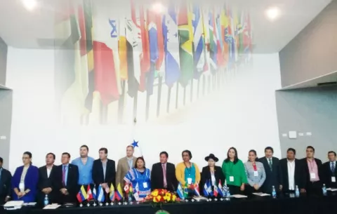 Diputado panameño seguirá al frente del Parlamento Indígena de América