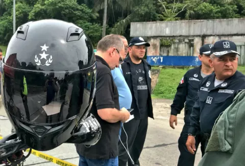 Sospechosos de asesinato de policías enterraron armas en un cementerio