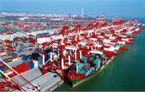 Panamá negocia reducir tarifas en puertos chinos