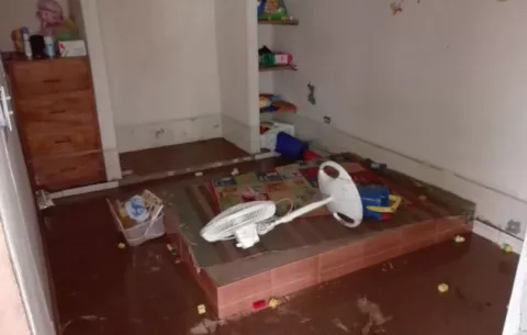 Iglesia y cinco viviendas afectadas por ruptura de tubería en La Chorrera