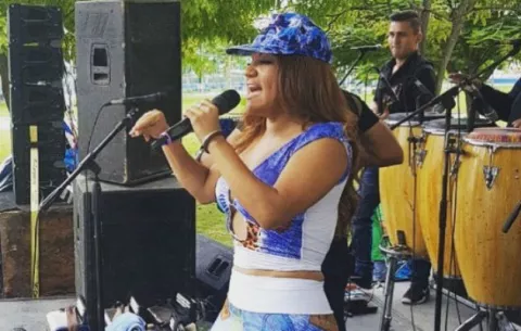 Sandra cantaba 'a todo pulmón', pero Varela la bajó de la tarima
