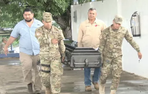 Trasladan cuatro cuerpos productos del Alud de tierra en la comarca
