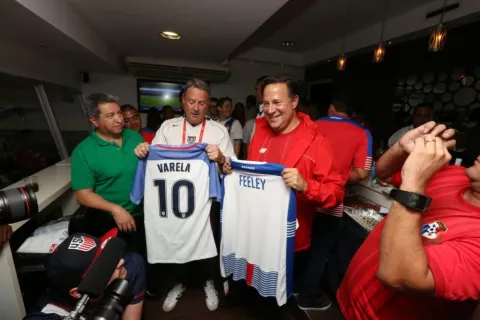 Varela irá con su familia al partido entre Estados Unidos y Panamá