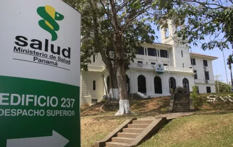 Mañana vence plazo para interesados en becas para estudiar Medicina