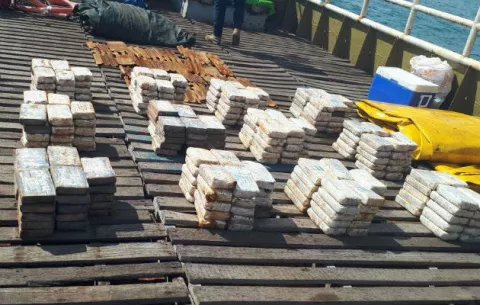 Le meten 104 meses de cárcel a dos sujetos por traficar cocaína 