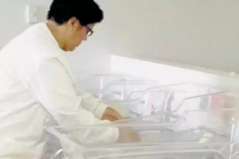 Retiran fármaco con preservante riesgoso para recién nacidos