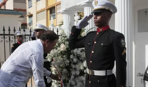 Con homenaje a próceres inician  fiestas patrias