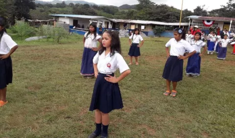 Ngäbes muestran valores y amor por  Panamá