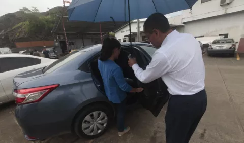 Uber y Cabify esperan revisión de regulación