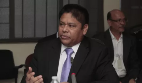 Fiscal admitió querella contra Bethancourt por  abuso de autoridad
