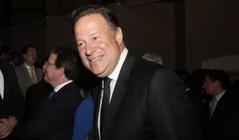 Empresarios predominan en viaje oficial