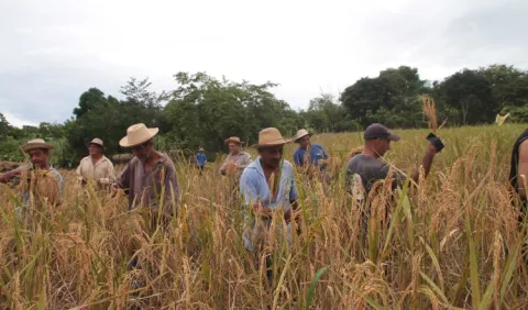 Varela tiene engavetados proyectos a favor del agro 