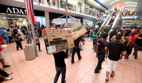 Comercios ultiman su estrategia para el   'Black Friday' por bajas ventas