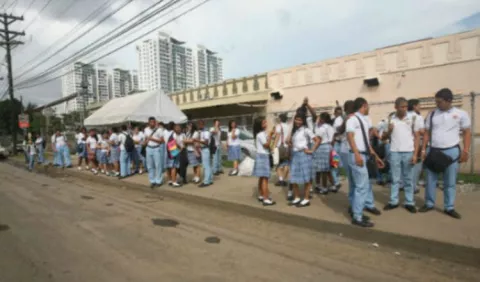 Colegios particulares  niegan auge económico 