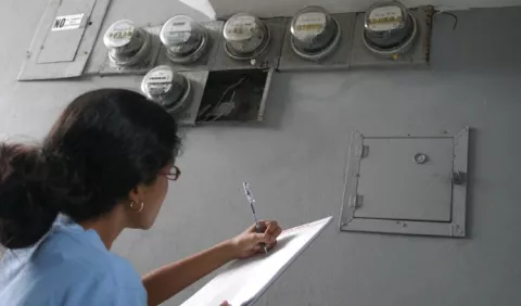 Continuarían   abusos de empresas de electricidad 