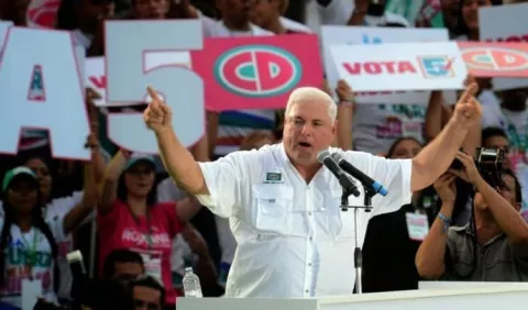 Ricardo Martinelli confirma que se postulará en comicios de 2019
