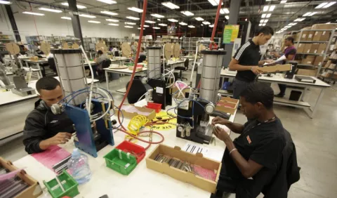 Sector industrial baja su participación en el PIB