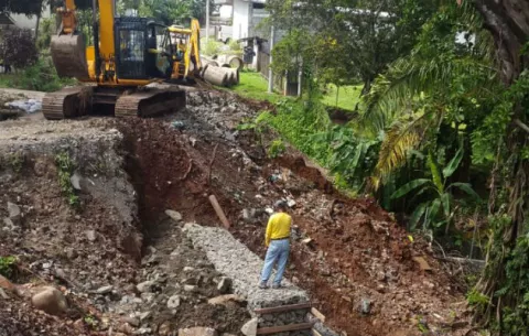 Varios tramos de carreteras en Arraiján corren el riesgo de derrumbarse