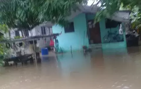 Lluvias afectan tres casas en La Villa; el río Tonosí se salió de su cauce