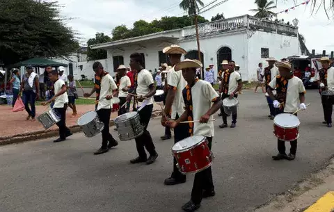 Doble celebración en Antón al ritmo del folclor