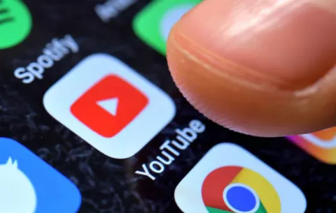 Cierran canal de Youtube a famoso cómico de Cuba