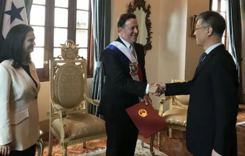Varela viajará con cuatro de sus ministros a China