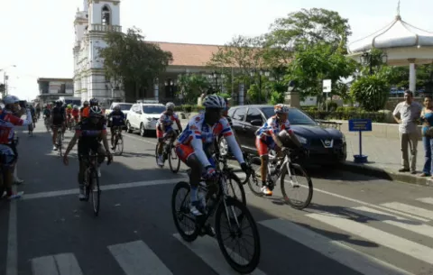 Panameños tienen una ley para ciclistas; dan plazo de un año para adecuaciones