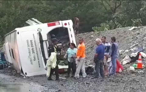 Heridos se recuperan tras vuelco en El Volteadero de La Pintada