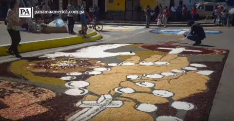 Corpus Christi, maravillosa exhibición entre alfombras y danzas