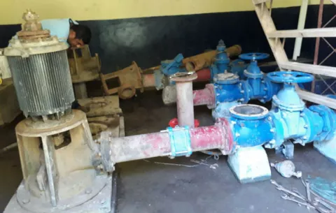Falta de agua obliga a reducir atención en policlínica de San Carlos