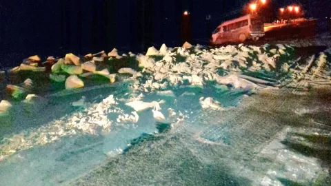 Taxi cae en una quebrada en Loma Cová; hay dos heridos 