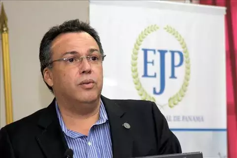 Magistrado Luis Ramón Fábrega es sometido a práctica quirúrgica