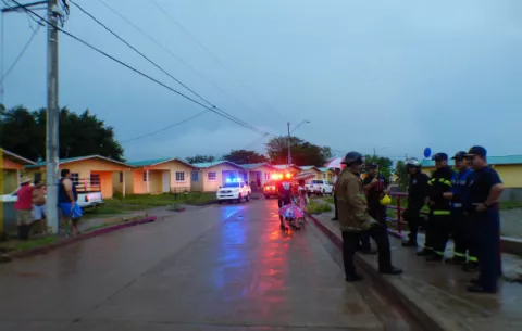 Quince viviendas inundadas en Chitré; MOP y promotora 'se tiran la pelota'