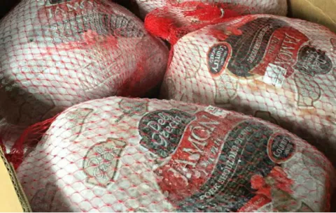 Alboroto; el Ima venderá un cuarto de millón de jamones navideños