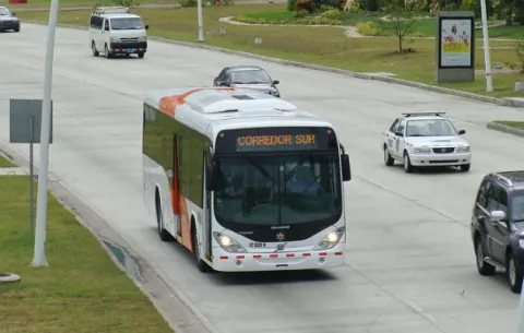 Aprueban rebaja en costo del pasaje para metrobús en ambos corredores