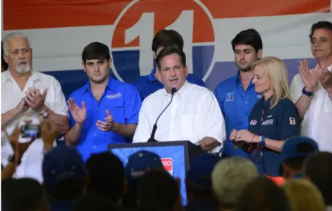 Navarro vuelve al ruedo político; irá a primarias por la candidatura presidencial del PRD